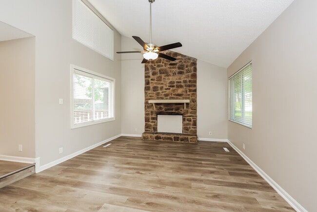 Foto del edificio - 252 Cedarmont Cir