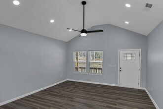 Building Photo - 32 Roberson St