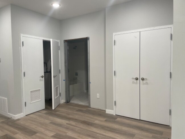 Foto del edificio - 449 E 18th St