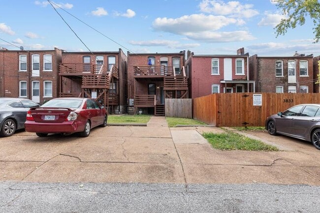 Foto del edificio - 3831 McRee Ave