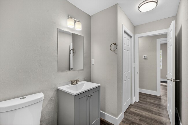Building Photo - 37 Seminole Ct