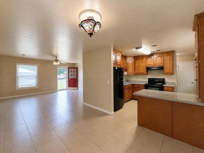 Building Photo - 203 Loizos Dr NW