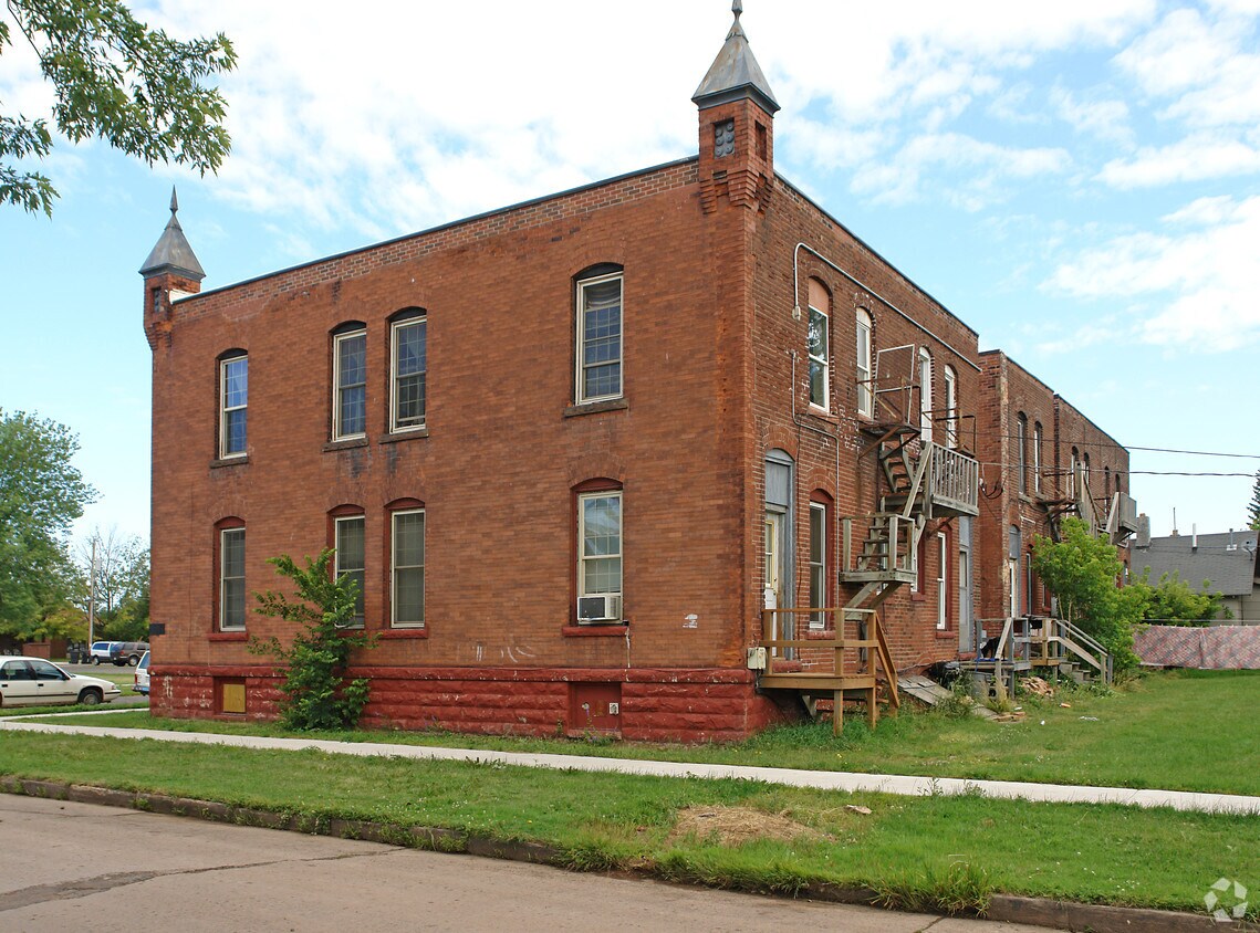 Foto del edificio - 1222-1230 Hughitt Ave