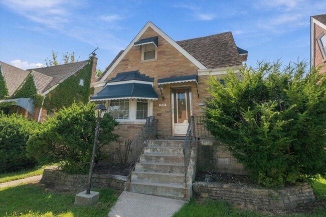 Building Photo - 7117 W Armitage Ave