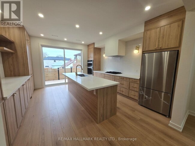 Building Photo - 592 Danforth Rd