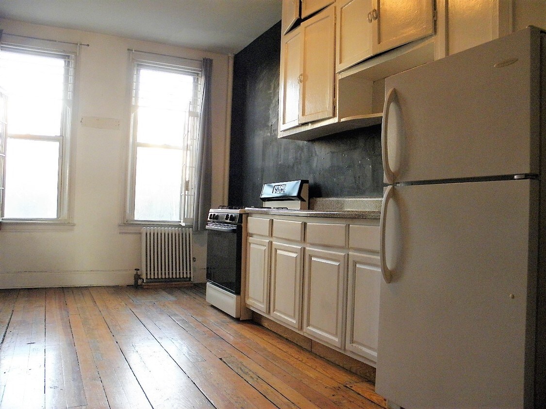 Primary Photo - 955 Metropolitan Ave