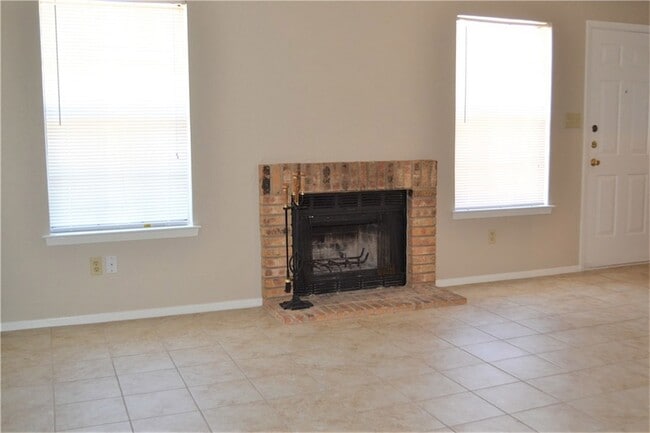 Building Photo - 1247 Dallas Dr