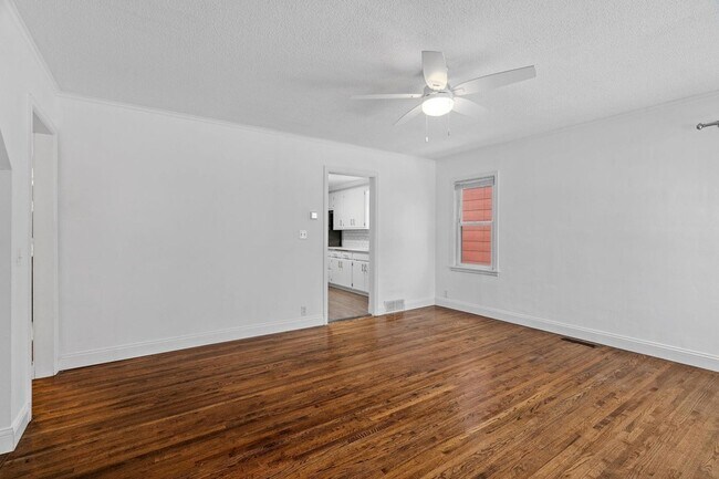 Foto del edificio - 5705 Logan Ave S