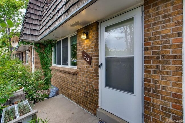 Front Door - 1043 Chambers Ct