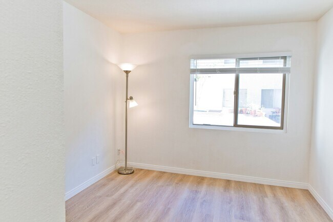 Foto del edificio - 5460 White Oak Ave