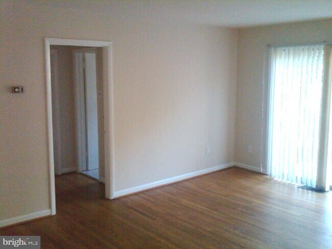 Foto del edificio - 10619 Kenilworth Ave