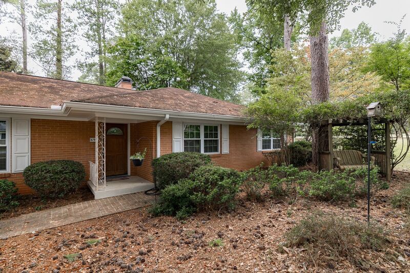 Primary Photo - 695 Riverhill Dr
