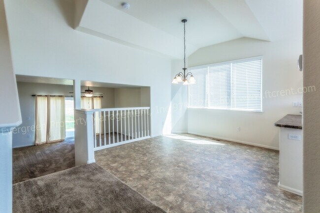 Foto del edificio - Beautiful 3-Bedroom in Windsor!