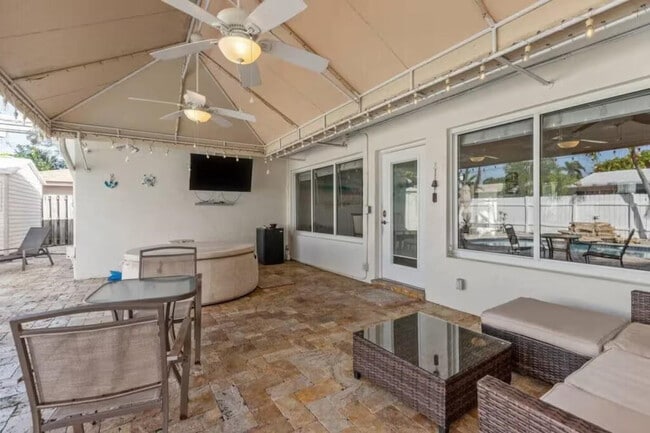 Building Photo - 1925 NE 29th Ct