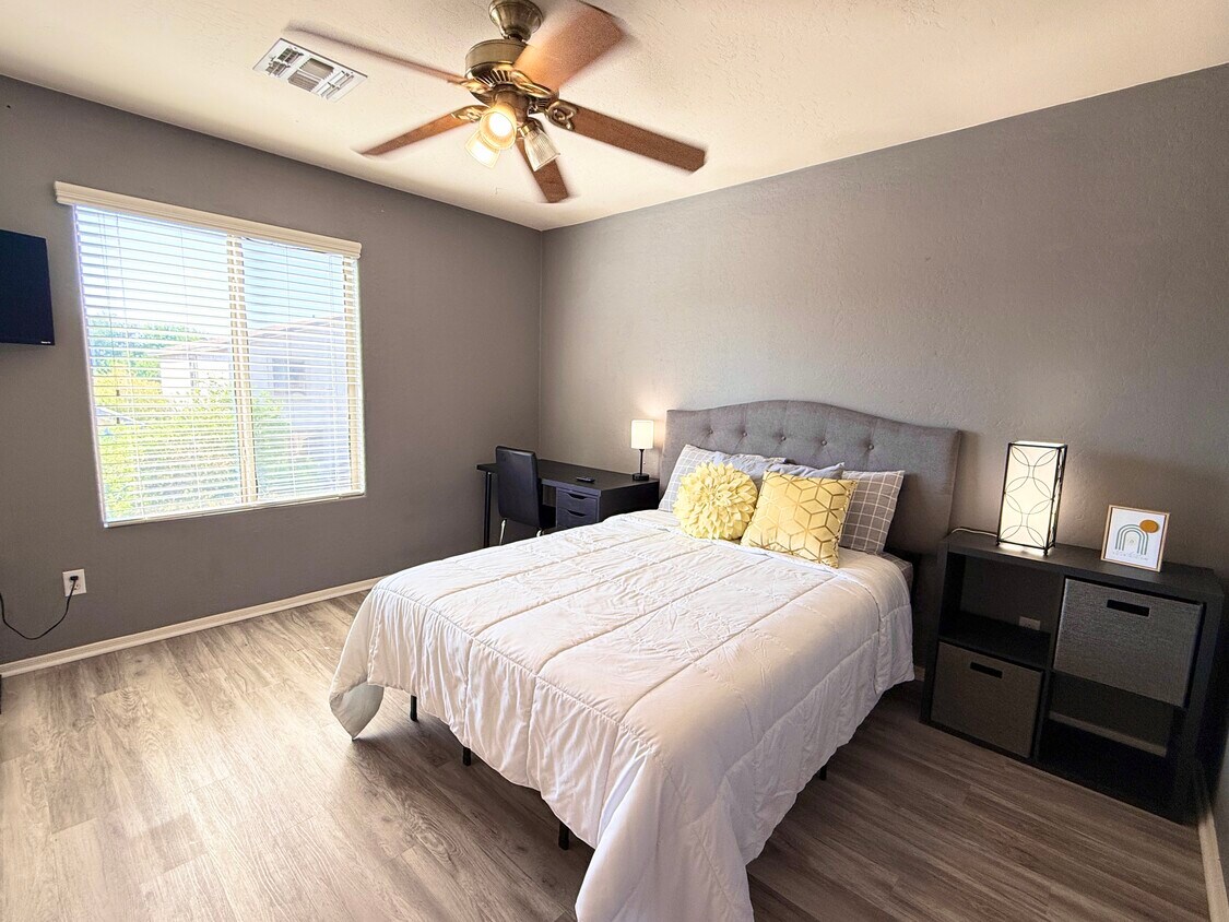 Foto principal - 6846 S 26th Pl
