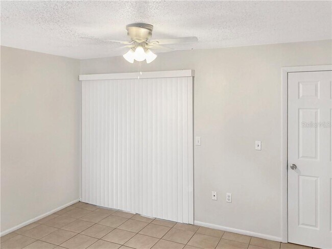 Building Photo - 929 Royal Palm Dr