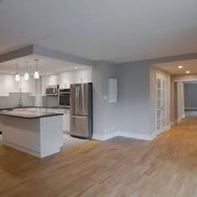 Building Photo - 4800 Maisonneuve Blvd W