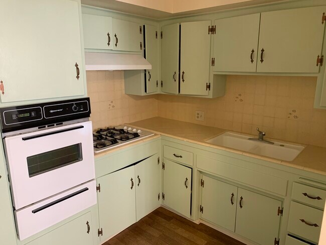Kitchen - 149 Diamond St