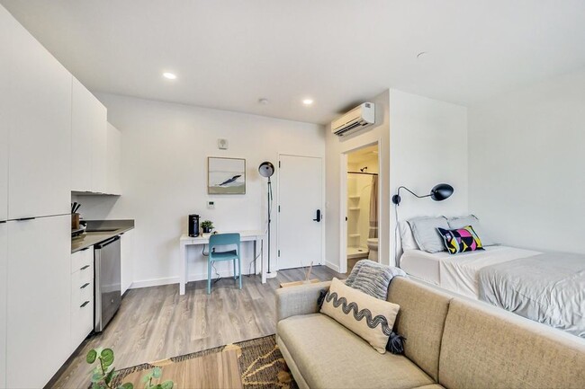 Building Photo - Artthaus Six: New Luxury Apartment! 3 mont...