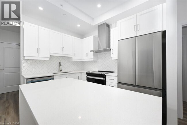 Photo du bâtiment - 153 Wilson St W