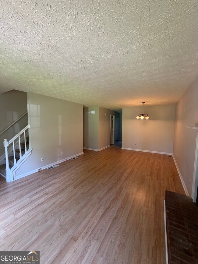 Foto del edificio - 1337 Sweet Pine Dr