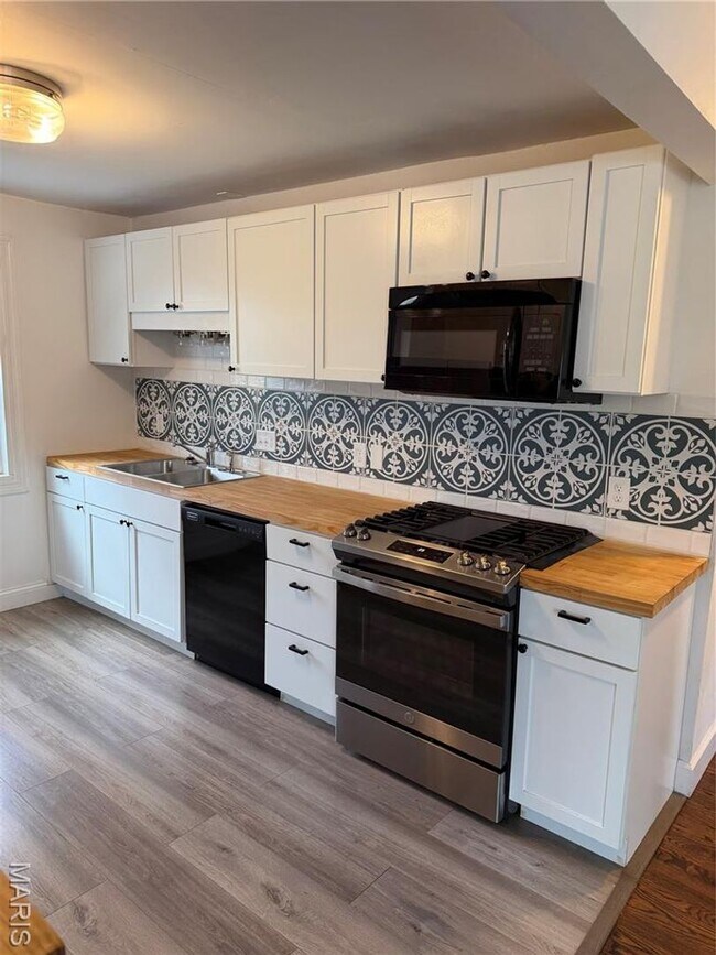 Foto del edificio - 1119 NORTH MCNIGHT ROAD | UNIVERSITY CITY 63132