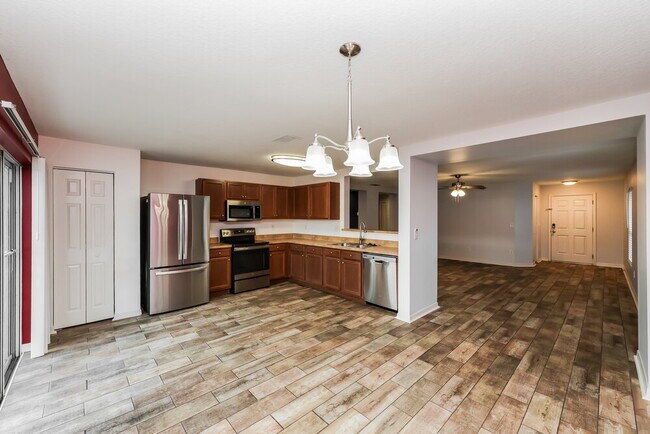 Foto del edificio - 7406 Bridgeview Dr