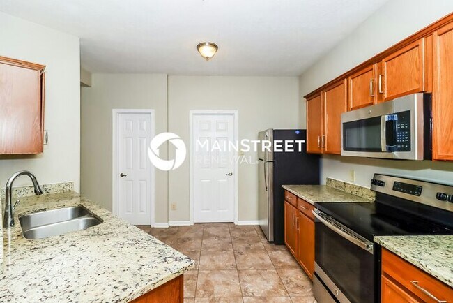 Building Photo - 4 Bedroom Pet-Friendly Home in Charlotte, NC with Main Street Renewal