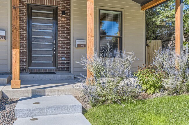 Photo - Modern 5 Bedroom Home for Rent!