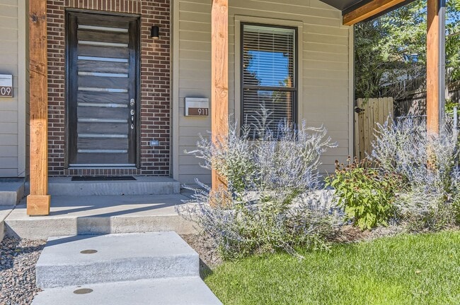 Building Photo - Modern 5 Bedroom Home for Rent!