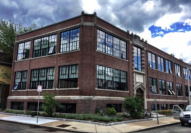 Building Photo - Off Centre Lofts