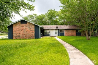 Building Photo - 4916 Suburban Dr