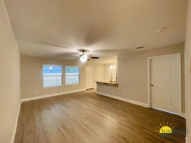 Building Photo - Lovely 2 Bedroom Unit in Fort Walton Beach