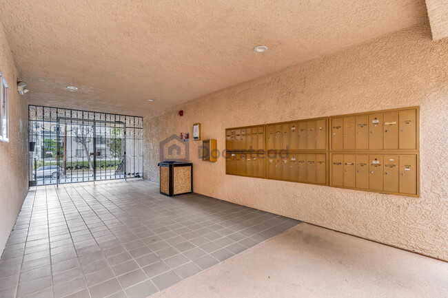 Building Photo - 21040 Parthenia St