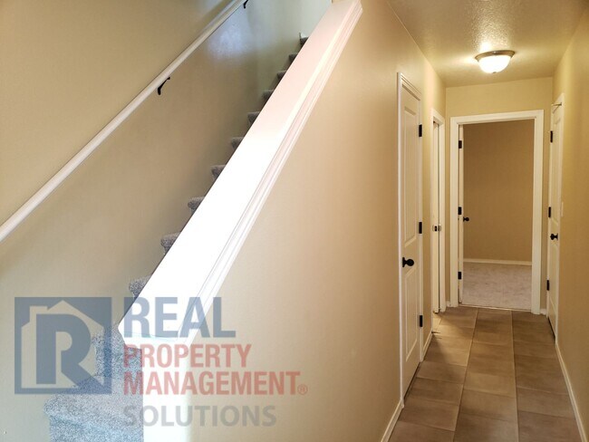 Building Photo - 2757 SE 84th Ave