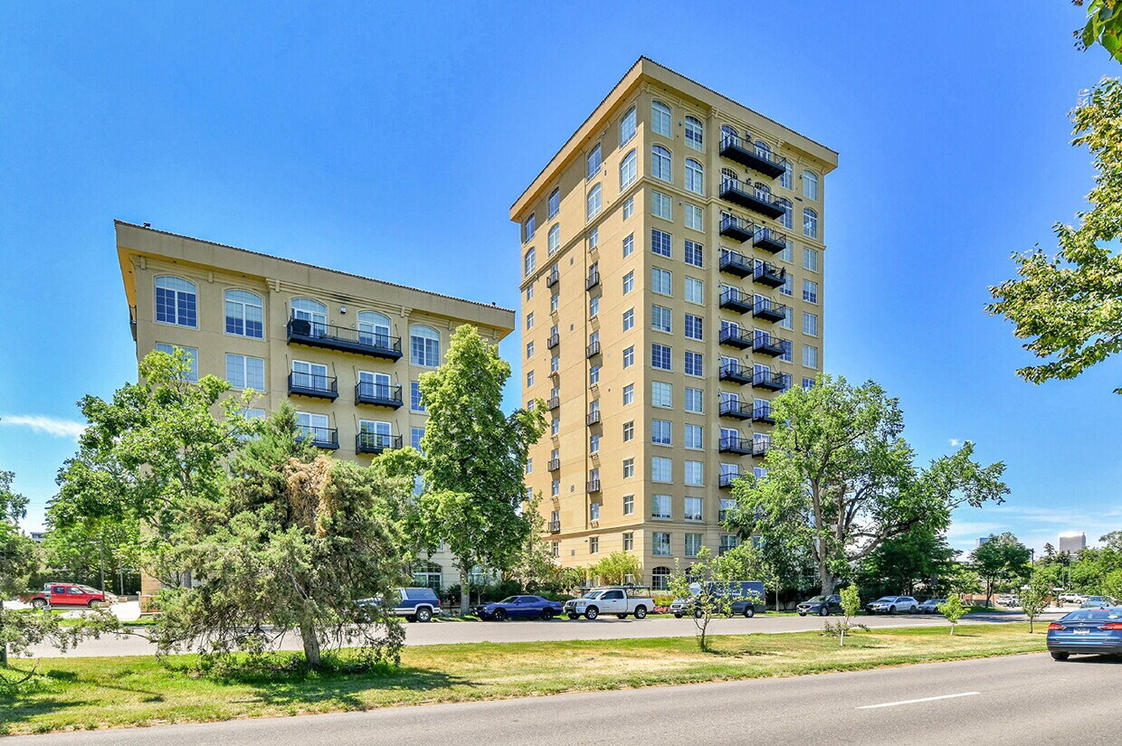 Foto principal - $1,900.00, 1 bed, 1 bath, located in Denve...