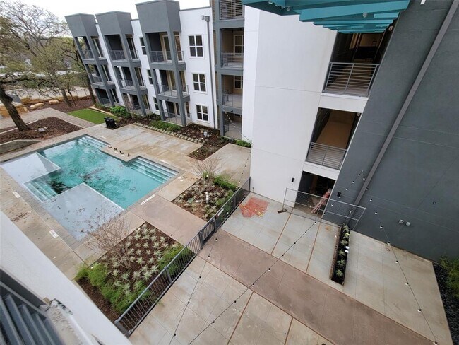 Foto del edificio - 4801 Springdale Rd