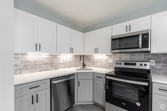 2BR, 1.5BA Townhouse - Kitchen - Toll Gate Estates