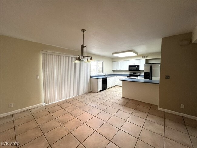 Building Photo - 4628 Michillinda Ln