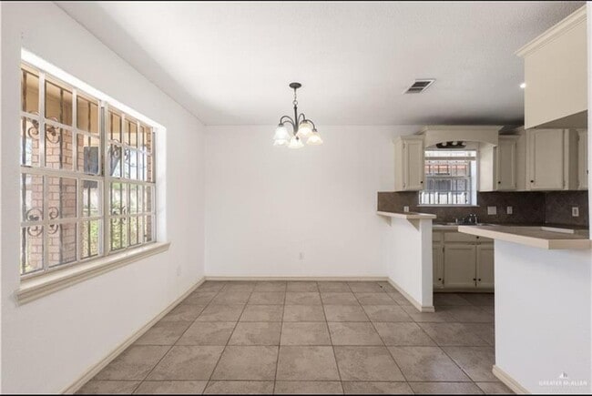 Building Photo - 17 Gumwood Ave