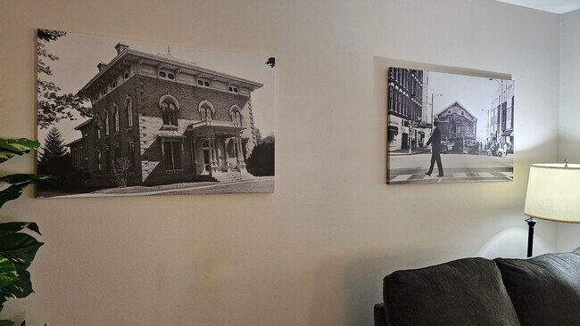 Foto del edificio - 2406 Roxbury Rd