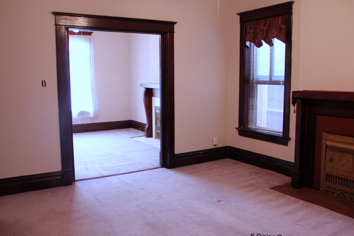 Dining room 12x12 into living room - 3016 Victor St
