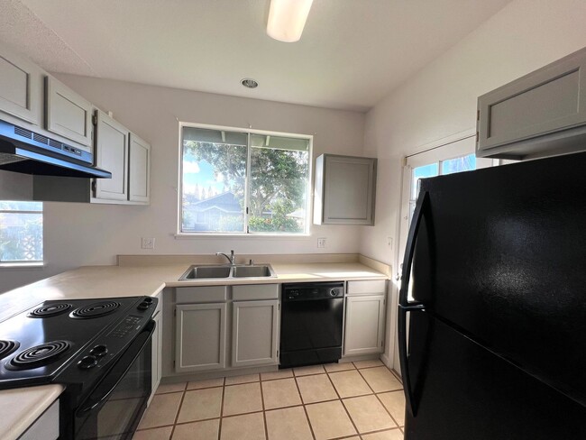 Building Photo - Mililani Mauka Single Family 3 bedroom 2 b...