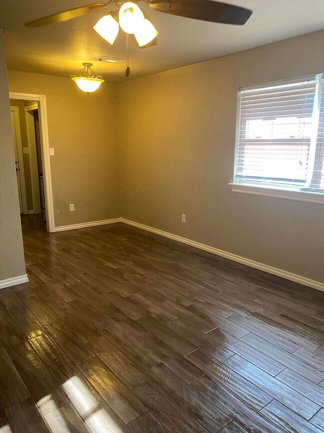 Foto del edificio - 6601 NW Denver Ave