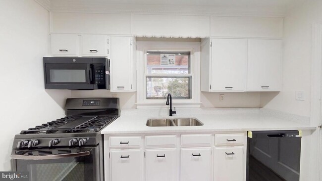 Foto del edificio - 6511 Enfield Dr