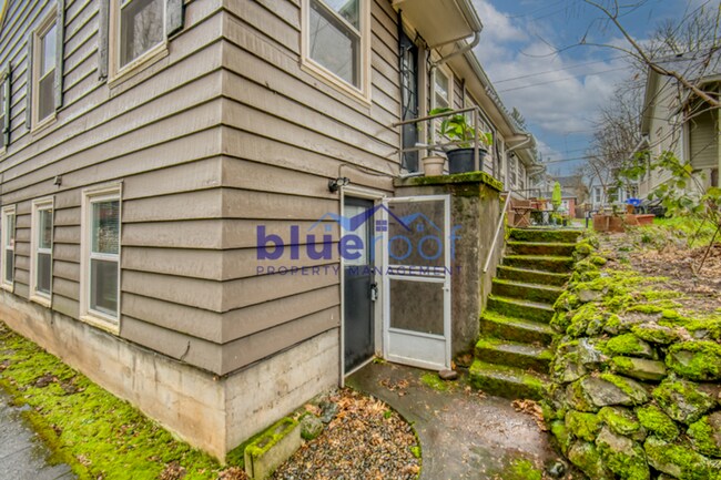 Foto del edificio - 3242-3248 SE Alder Ct - 3242.5