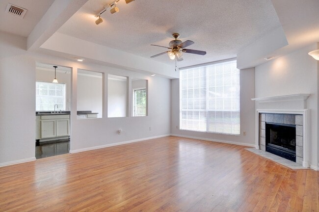 Foto del edificio - 2501 Country Creek Ln