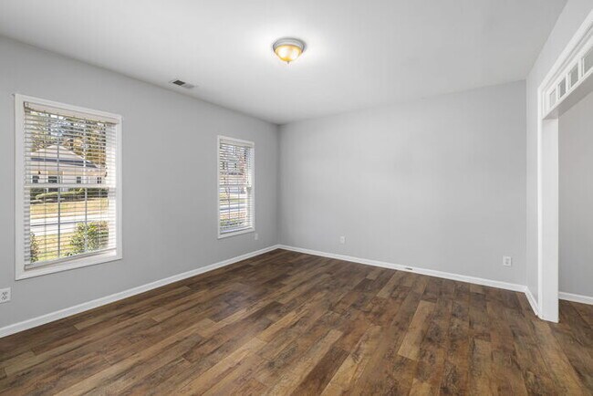 Building Photo - Neuse Town