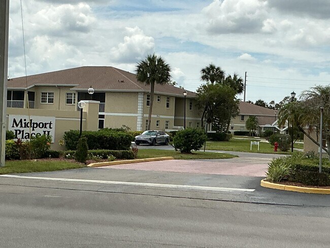Foto del edificio - 1550 SE Royal Green Cir