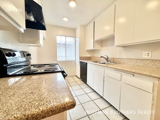 Building Photo - 626 E Verdugo Ave